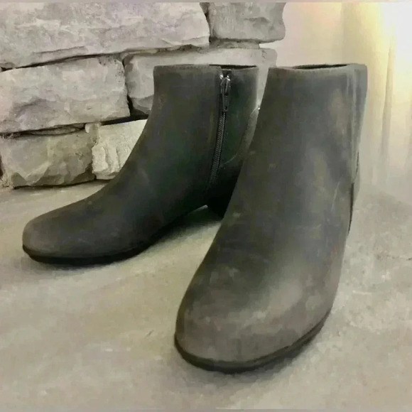 NWOT ABEO Suede Ankle Boot - Zipper - 2 tone Gray, black heel - Size 5 - Picture 1 of 10